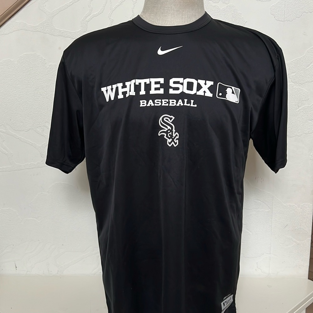 NIKE Chicago White Sox Authentic Collection MLB DRI-FIT Black Short Sleeve L